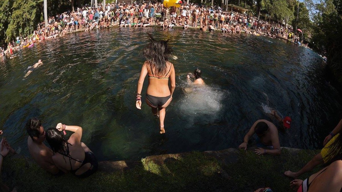 https://video-images.vice.com/articles/5a837558d56aa1706cb553f2/lede/1518569071445-16826110_723926367765192_7844017263051417203_o.jpeg?crop=1xw:0.8429070929070929xh;center,center&resize=1200:*