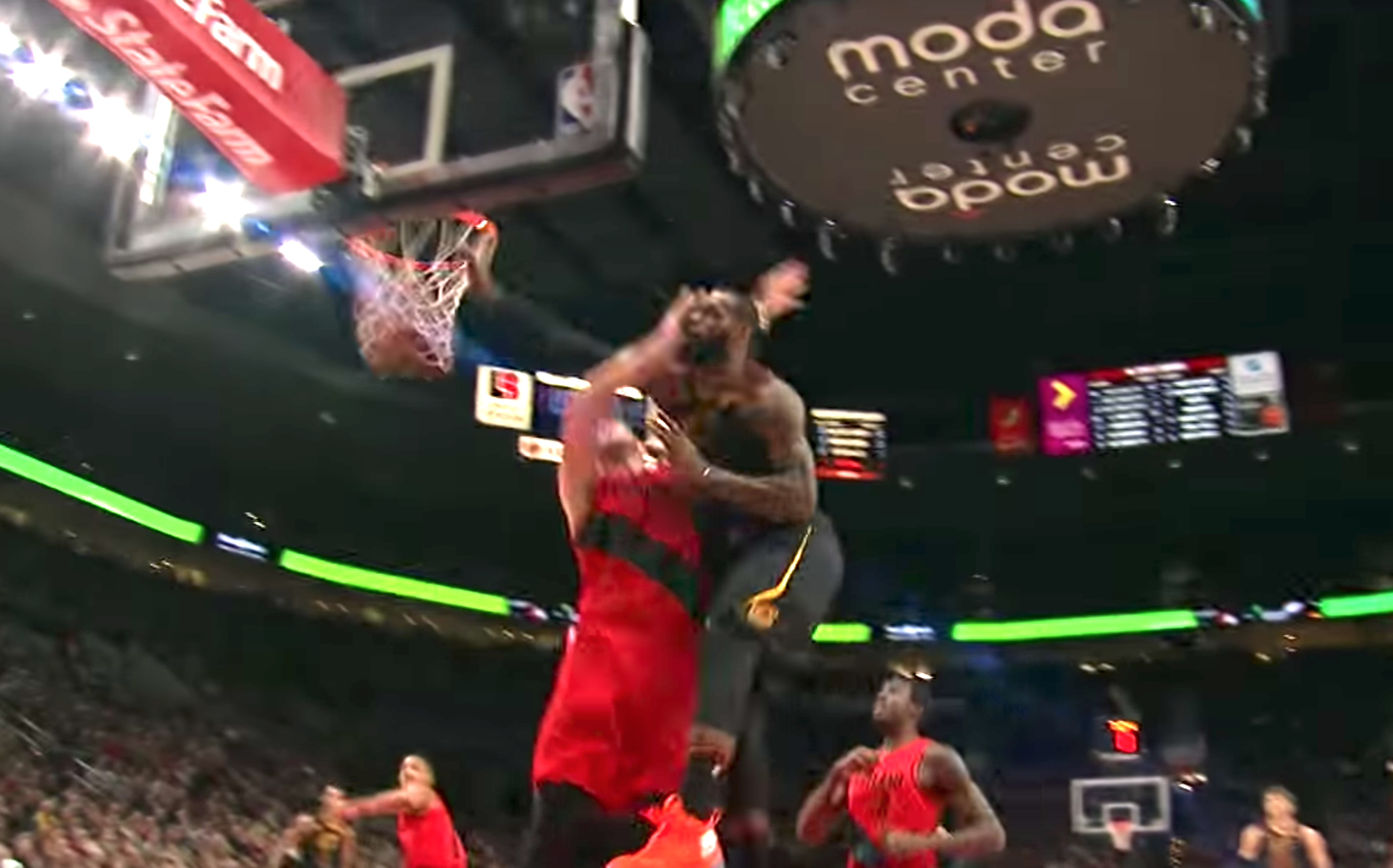 LeBron James throws down epic dunk on Jusuf Nurkic