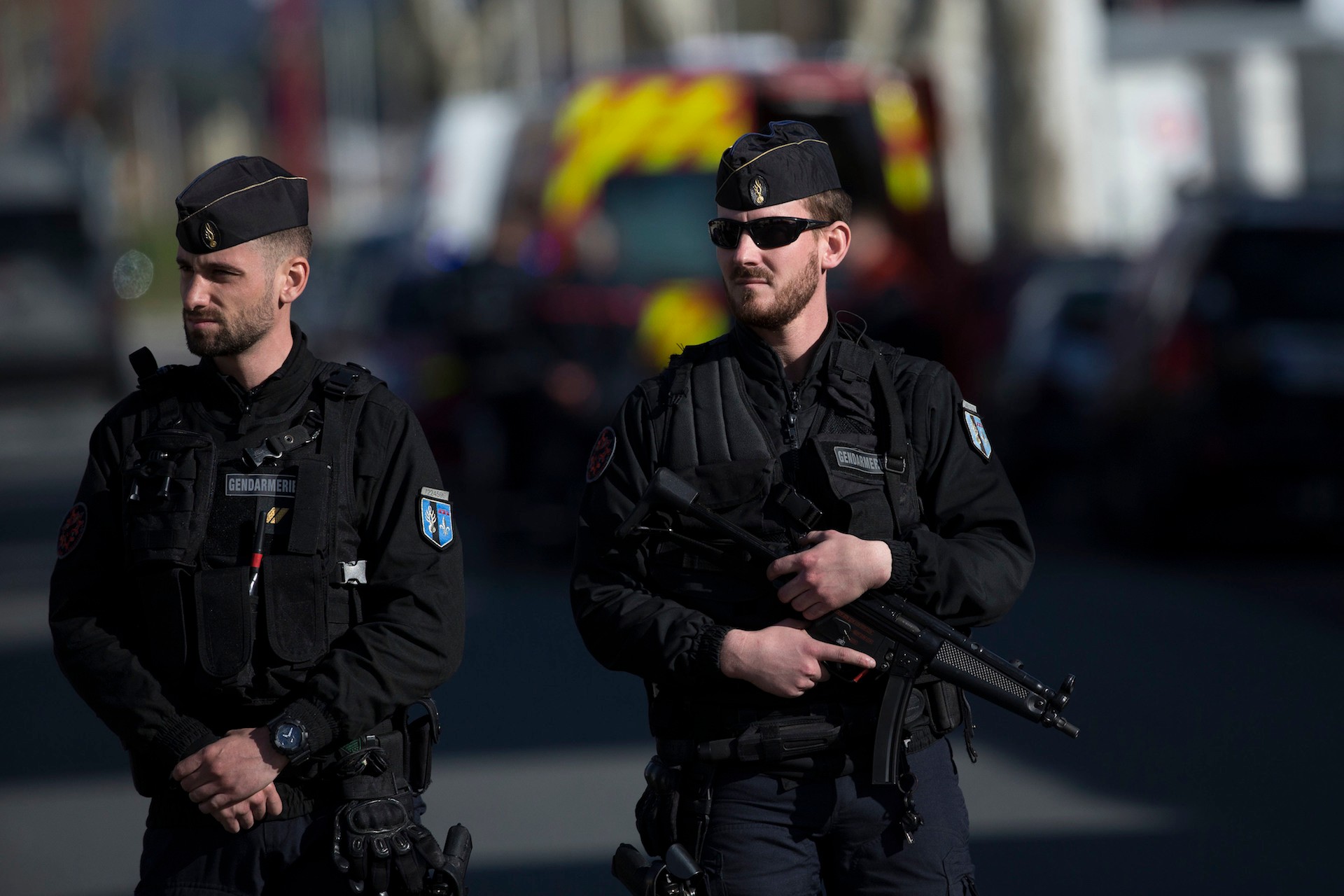 french-police-shot-an-isis-gunman-who-killed-three-people-vice-news