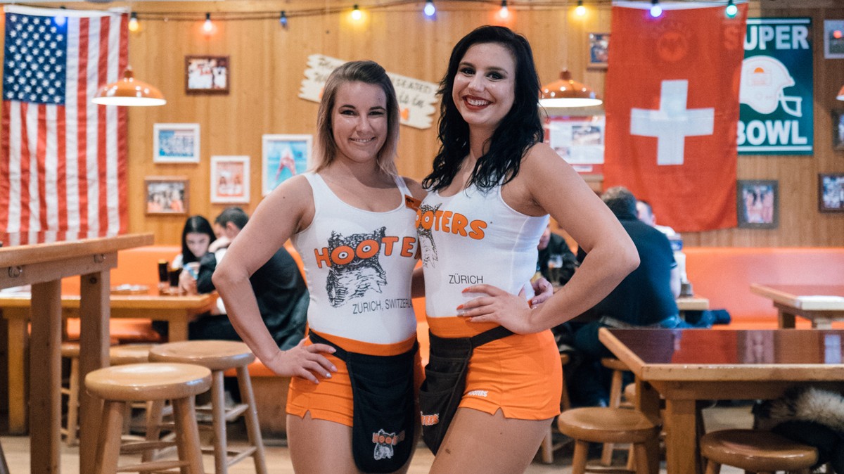 Hooters Girls Aus Zürich über Sexismus Und Stammgäste