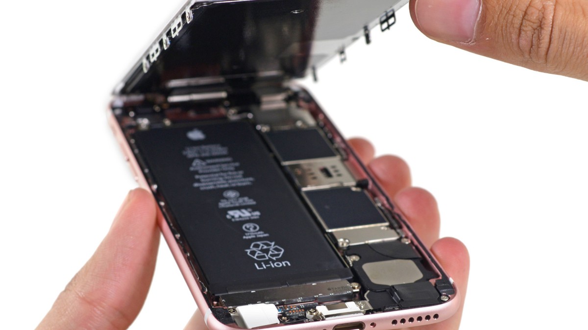 Apple Sued an Independent iPhone Repair Shop Owner and Lost