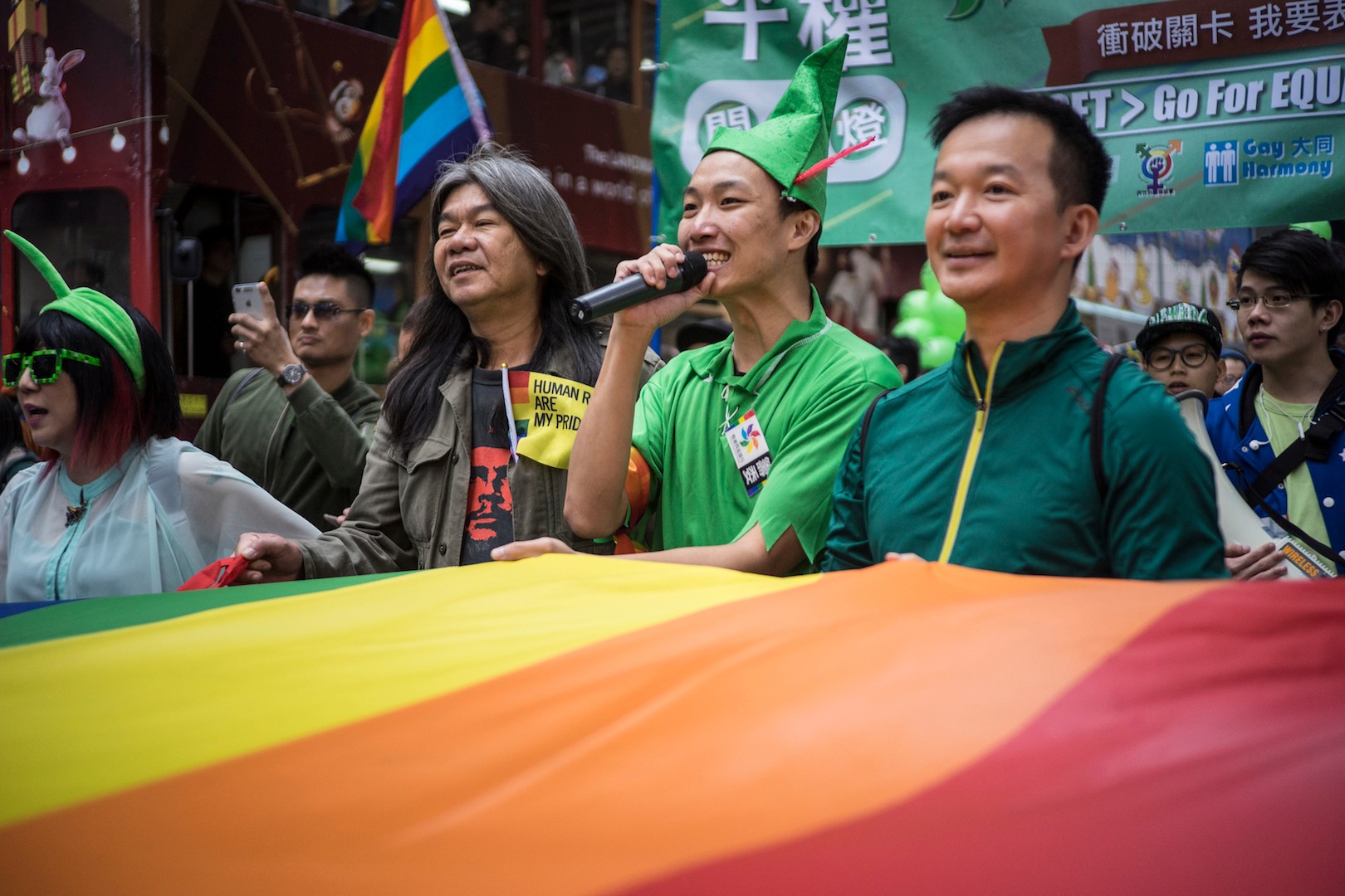 Gay Vloggers Push Back Against Chinese Censorship, and Succeed