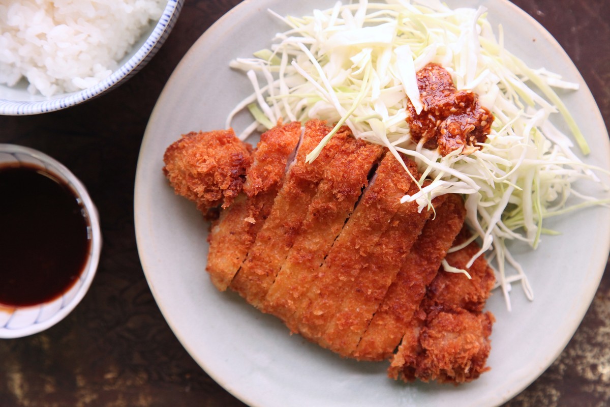 Easy Pork Tonkatsu Recipe - MUNCHIES