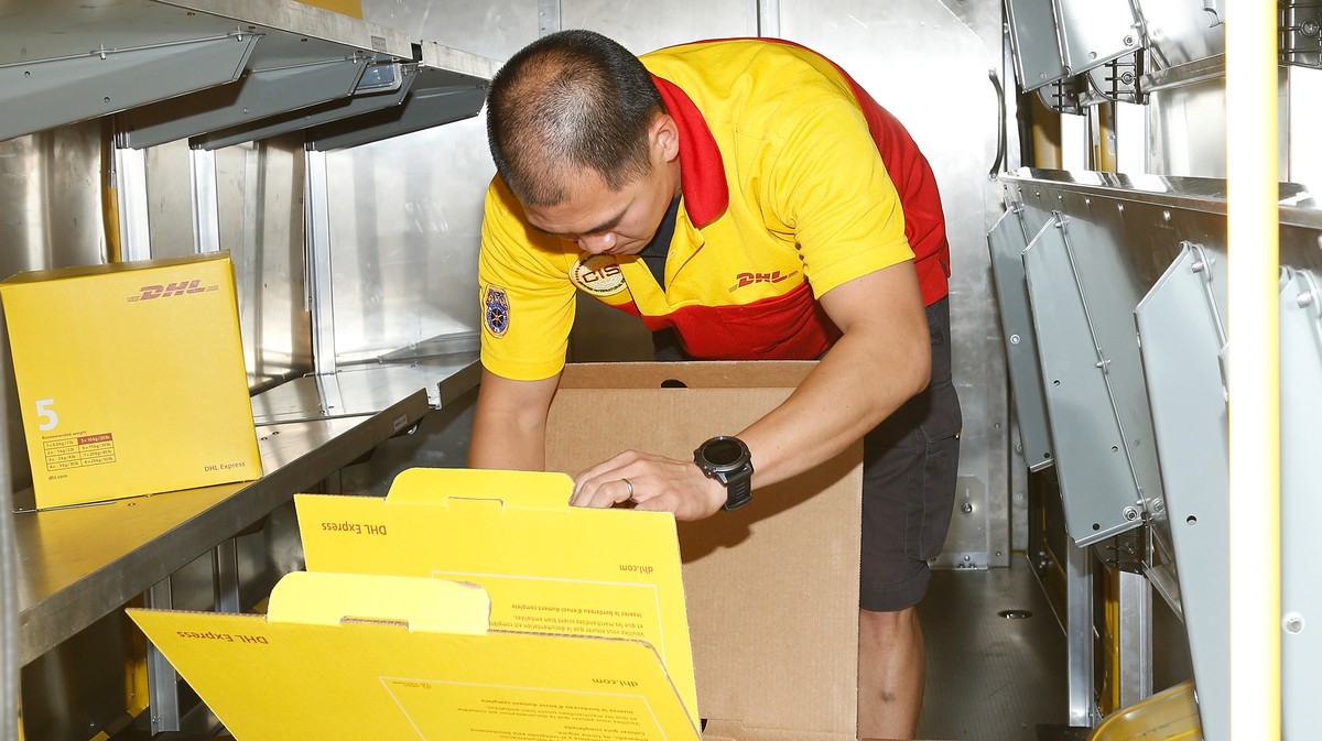 Dhl Expands Size Of Its Connecticut Service Center New Haven