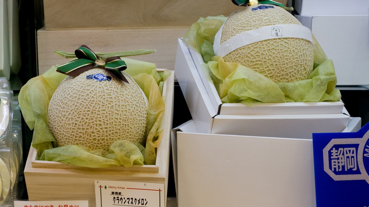 japanese-melons-fetch-record-breaking-29-000-at-auction