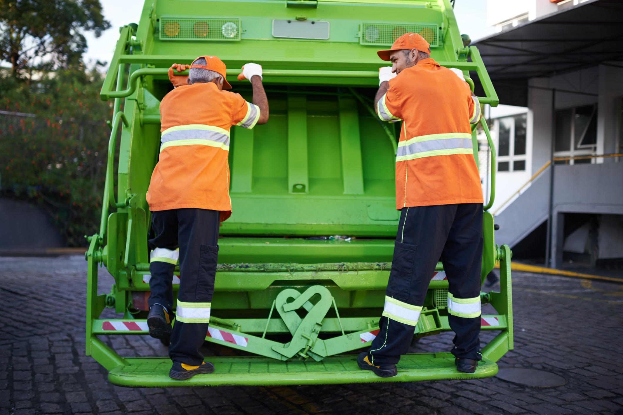 What It s Actually Like To Work As A Garbage Man FREE