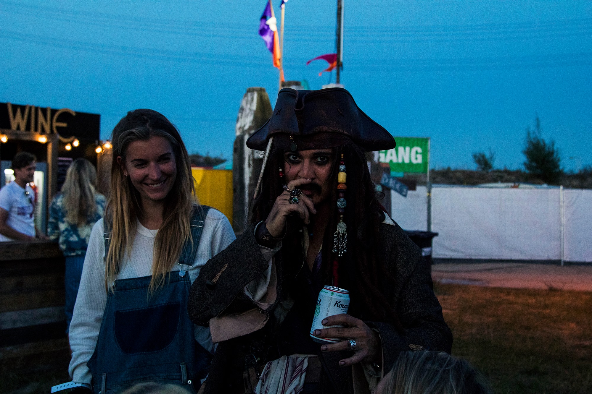 Welp Vier Jack Sparrow-imitators vertellen hoe je een goede piraat OM-73