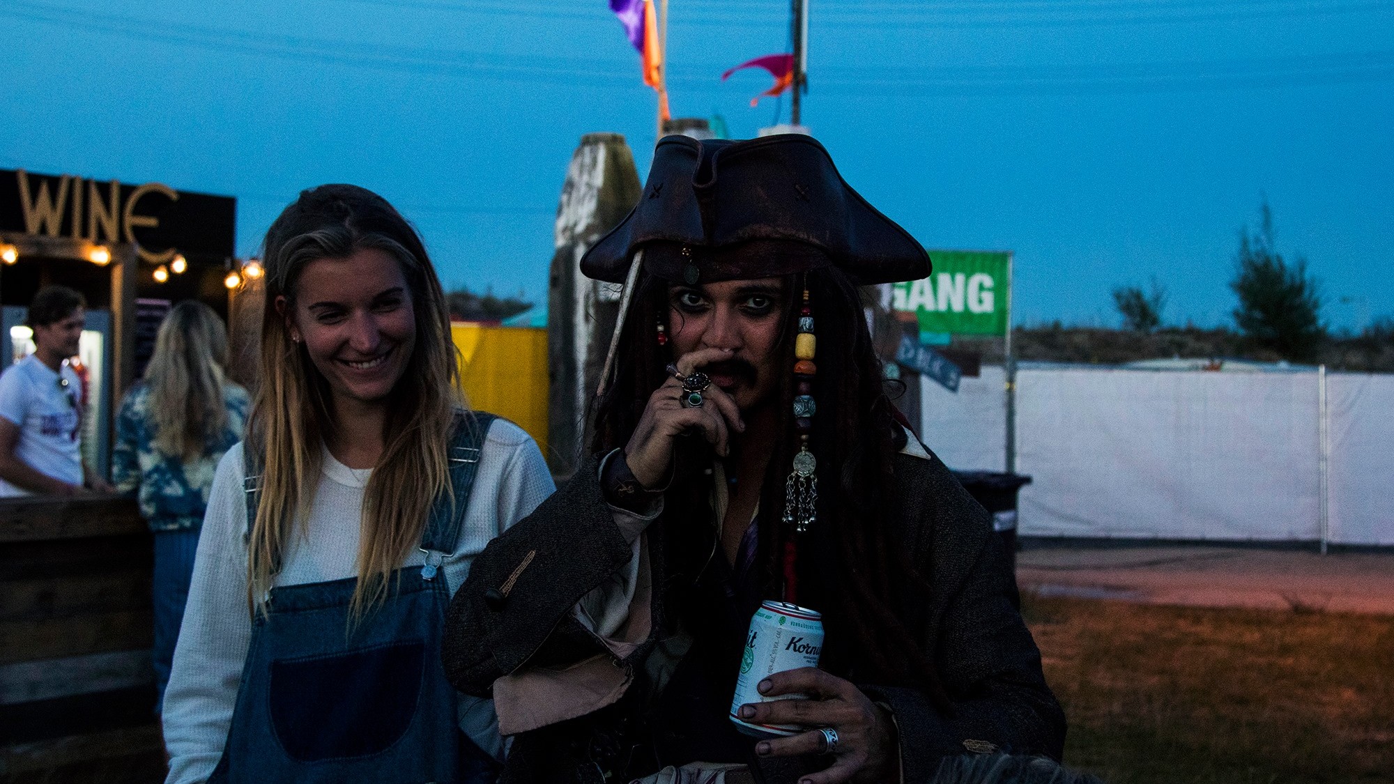 Welp Vier Jack Sparrow-imitators vertellen hoe je een goede piraat OM-73