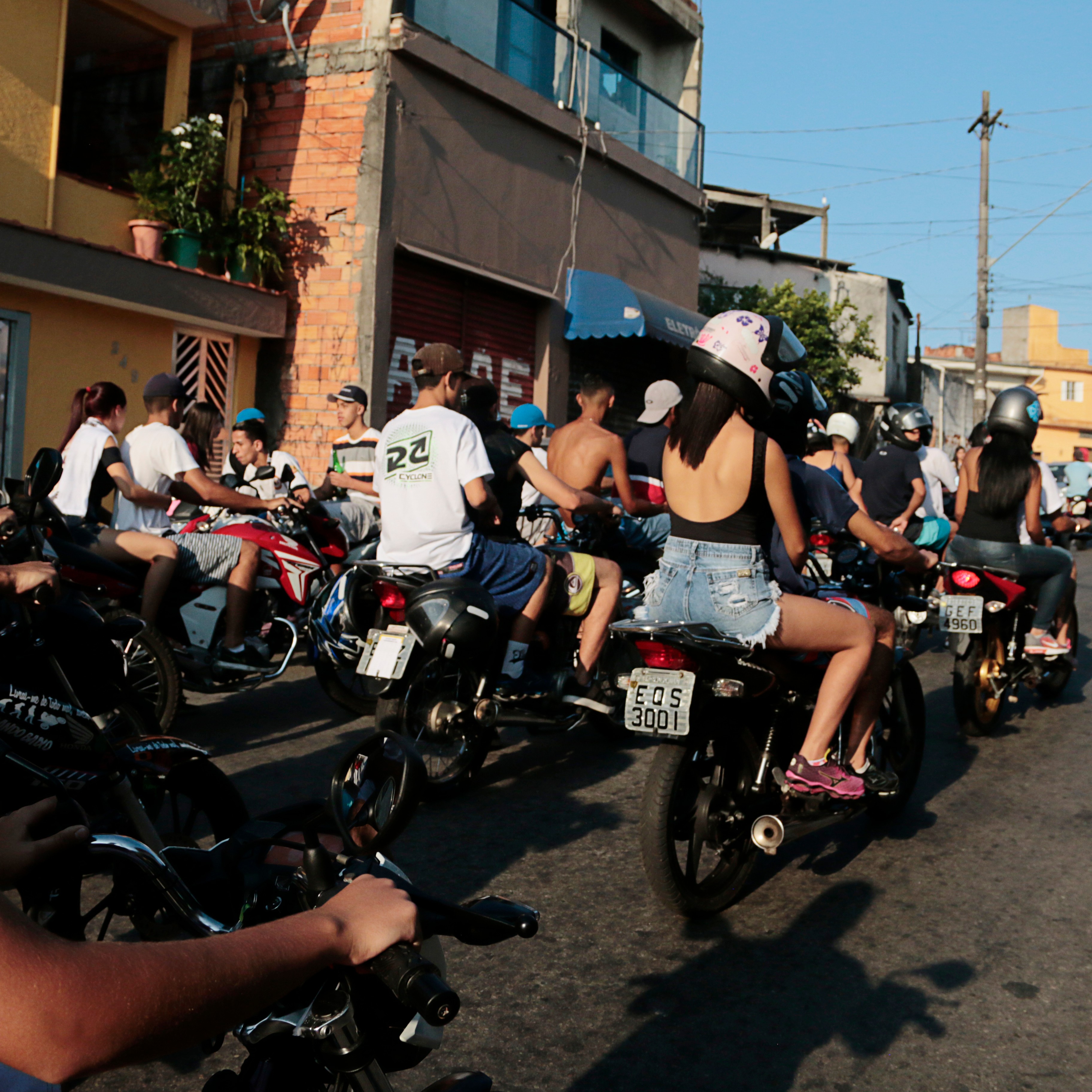 Luto e grau durante a passeata dos motociclistas em Diadema