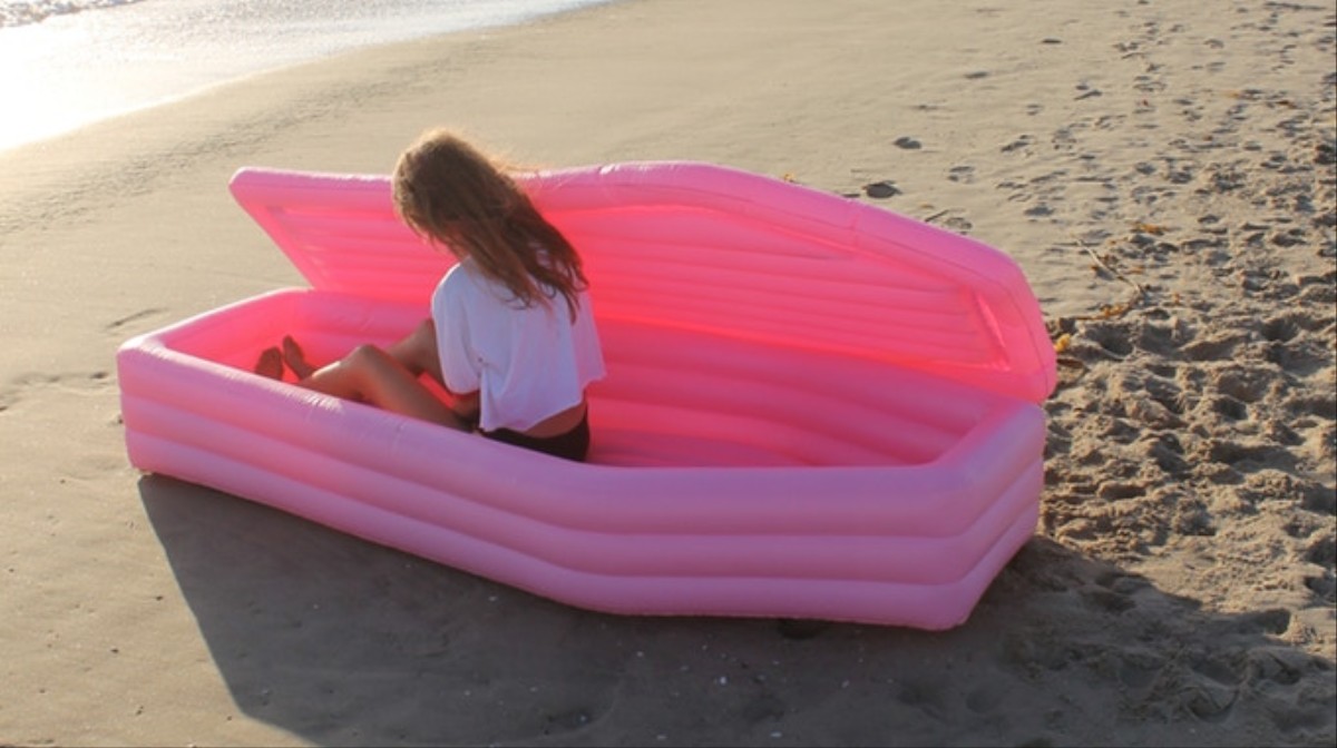 Ieșire Apropo Necinste  Instagram's Favourite Inflatable Coffin Can Now Be Yours