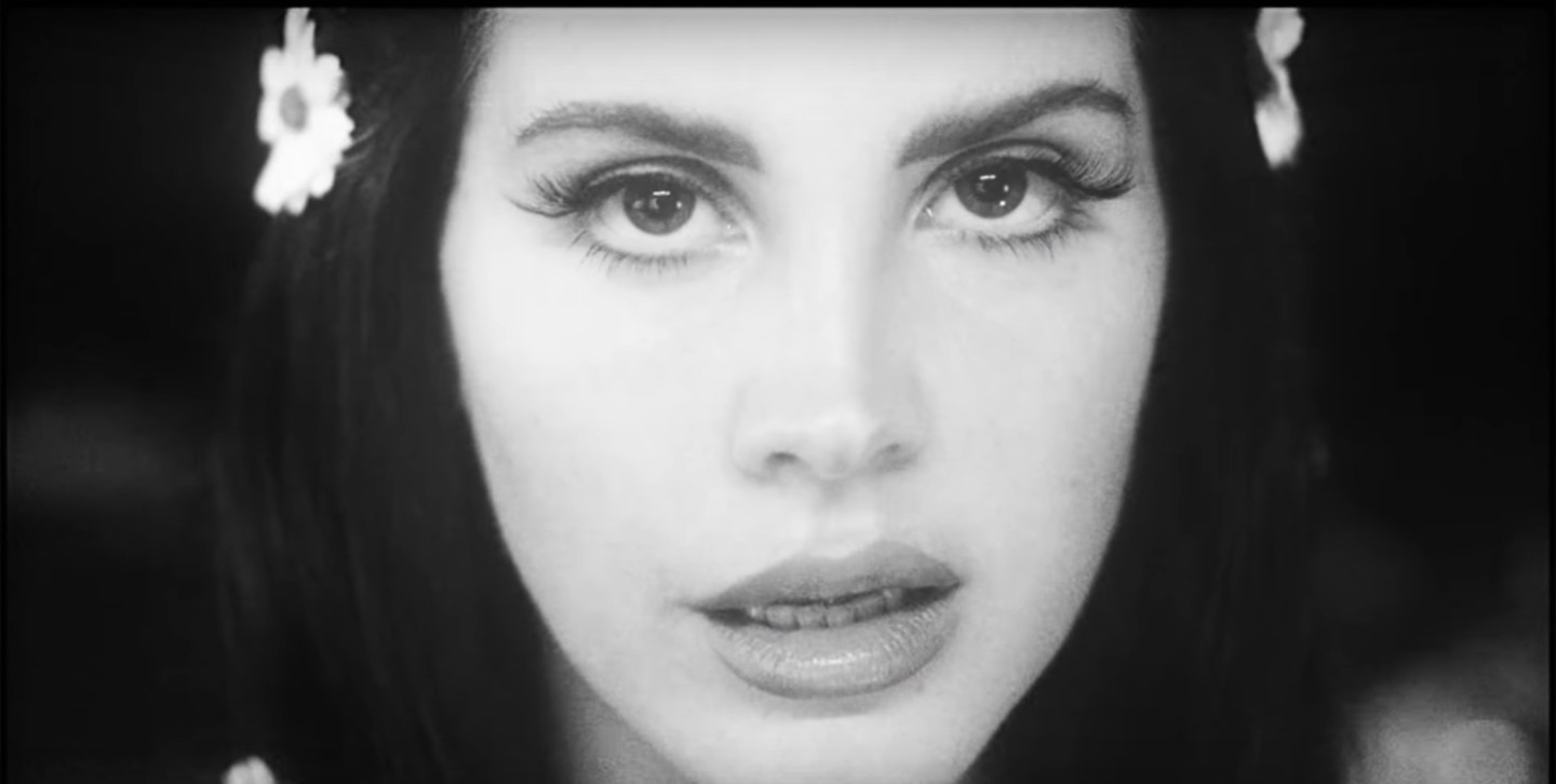 Lana Del Rey album review: Các chuyên gia âm nhạc đang đánh giá cao album mới nhất của Lana Del Rey như một tác phẩm âm nhạc hoàn hảo. Và bạn chắc chắn nên nghe để trải nghiệm những bài hát đầy chất lượng và sáng tạo mà cô nghệ sĩ này đã đem lại. 