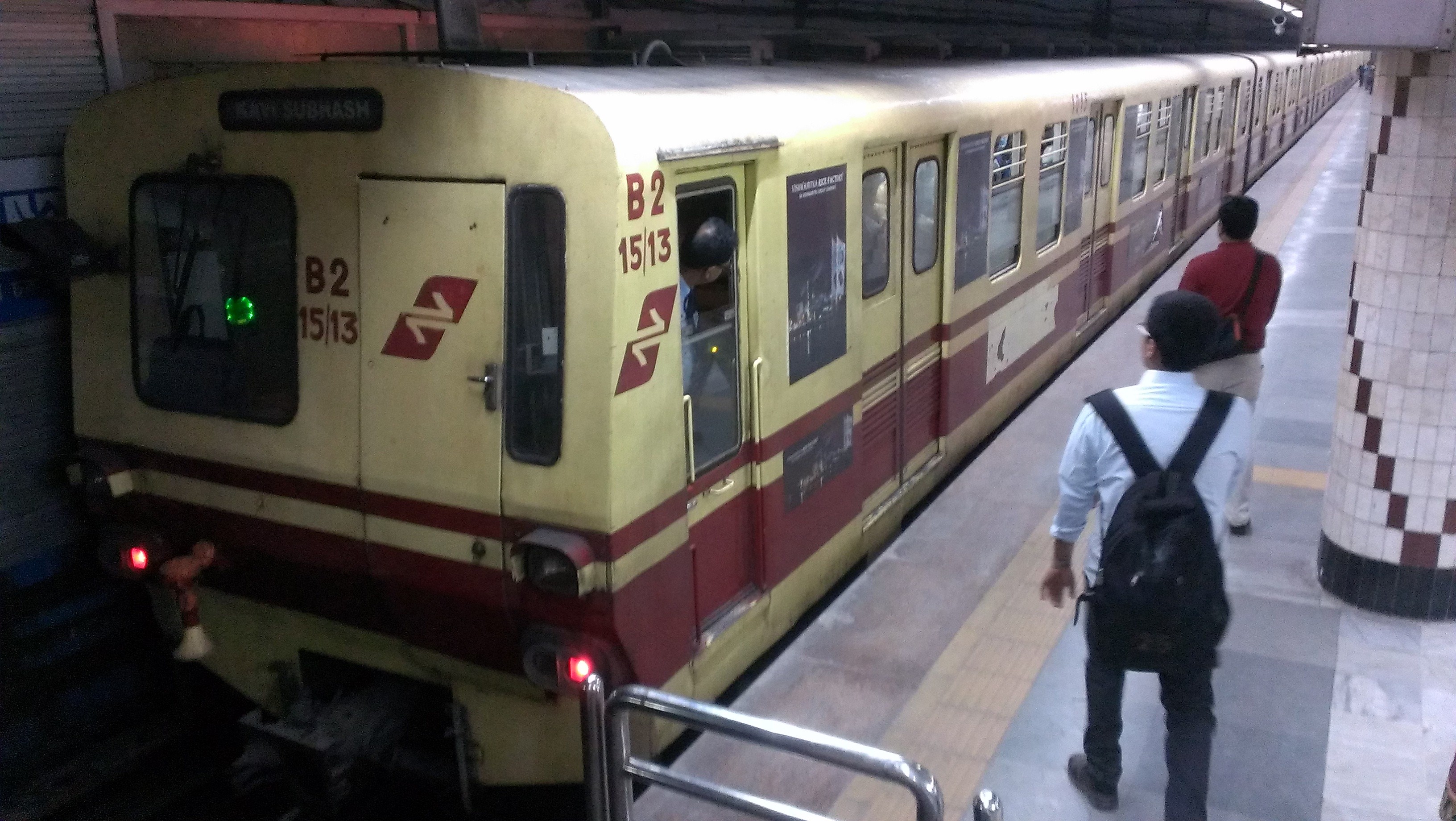 Commuting and Cruising in the Kolkata Metro