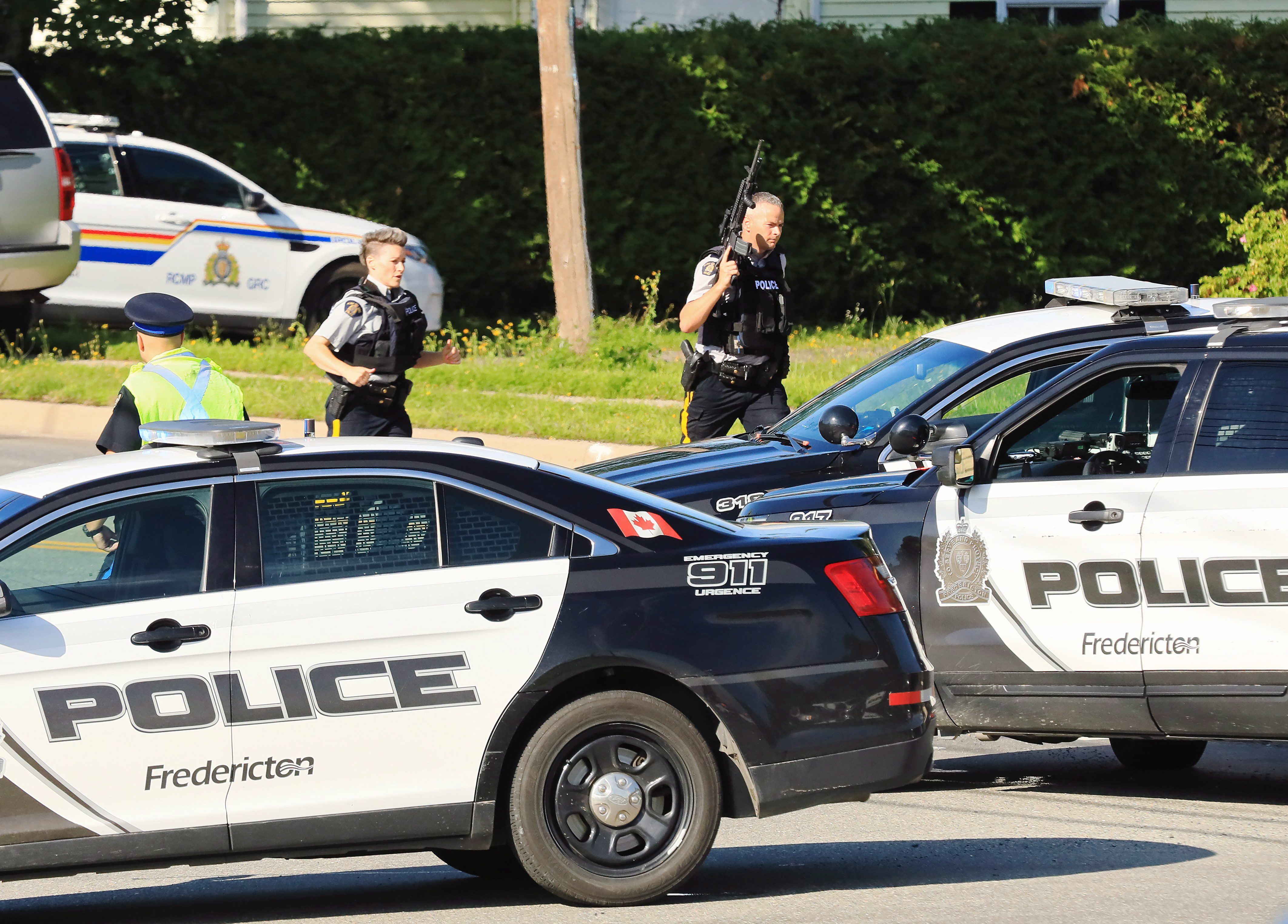 two-cops-among-4-dead-in-shooting-canadian-police-say-vice-news