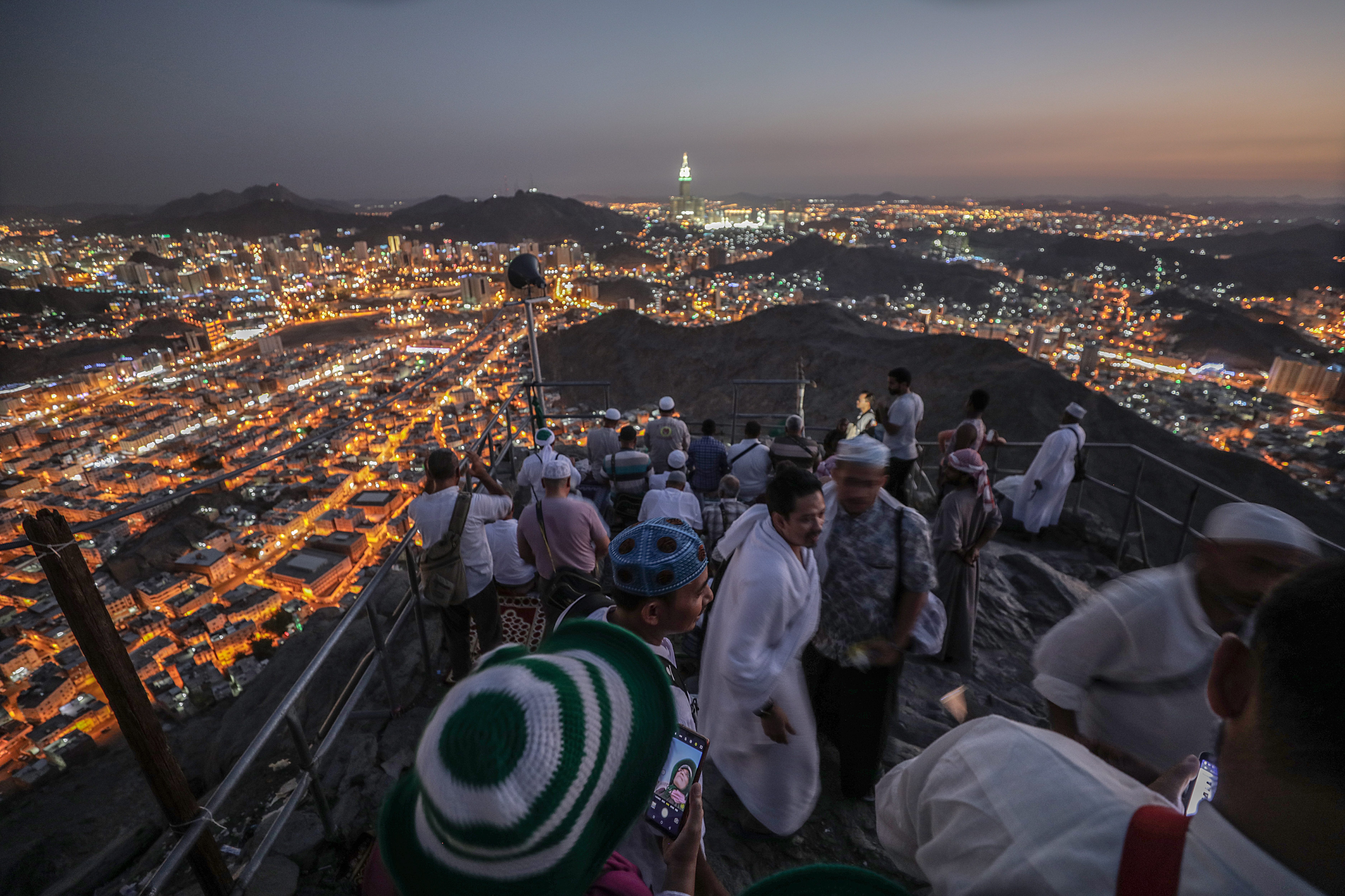Canadian Muslims on pilgrimage to Mecca are scrambling to 