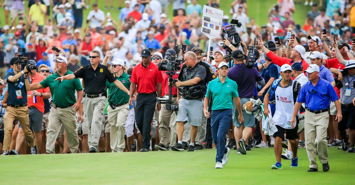 Tiger Woods Wins First Tournament Since 2013, Fans Go Nuts - VICE Sports