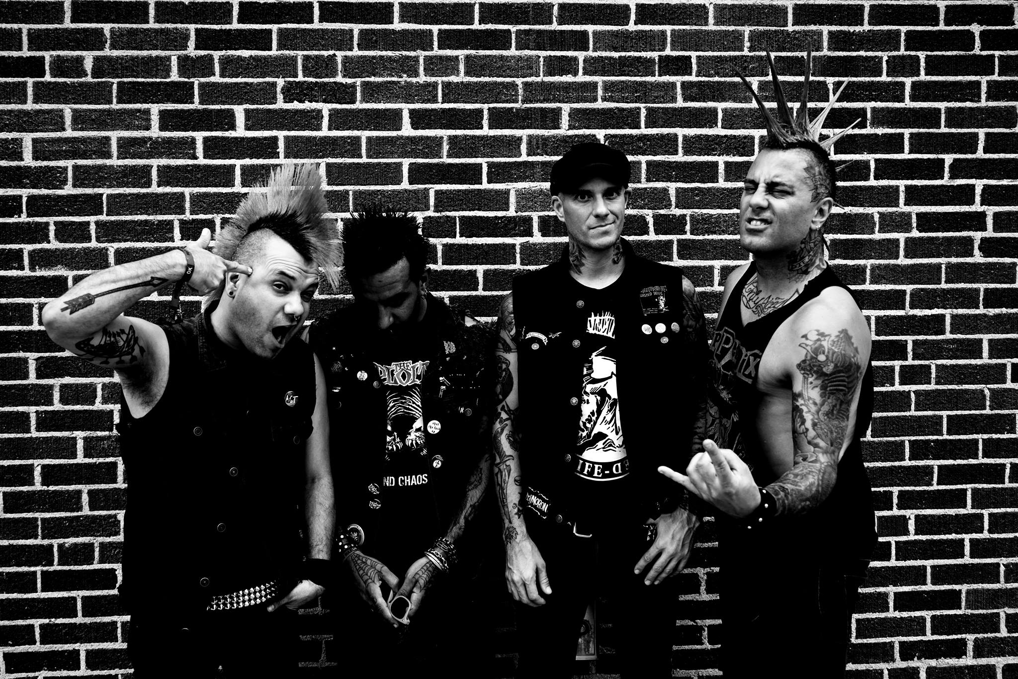 си панк. рестлер си эм панк. Acidez группа. группа segmentix панк. филлип джек брукс.