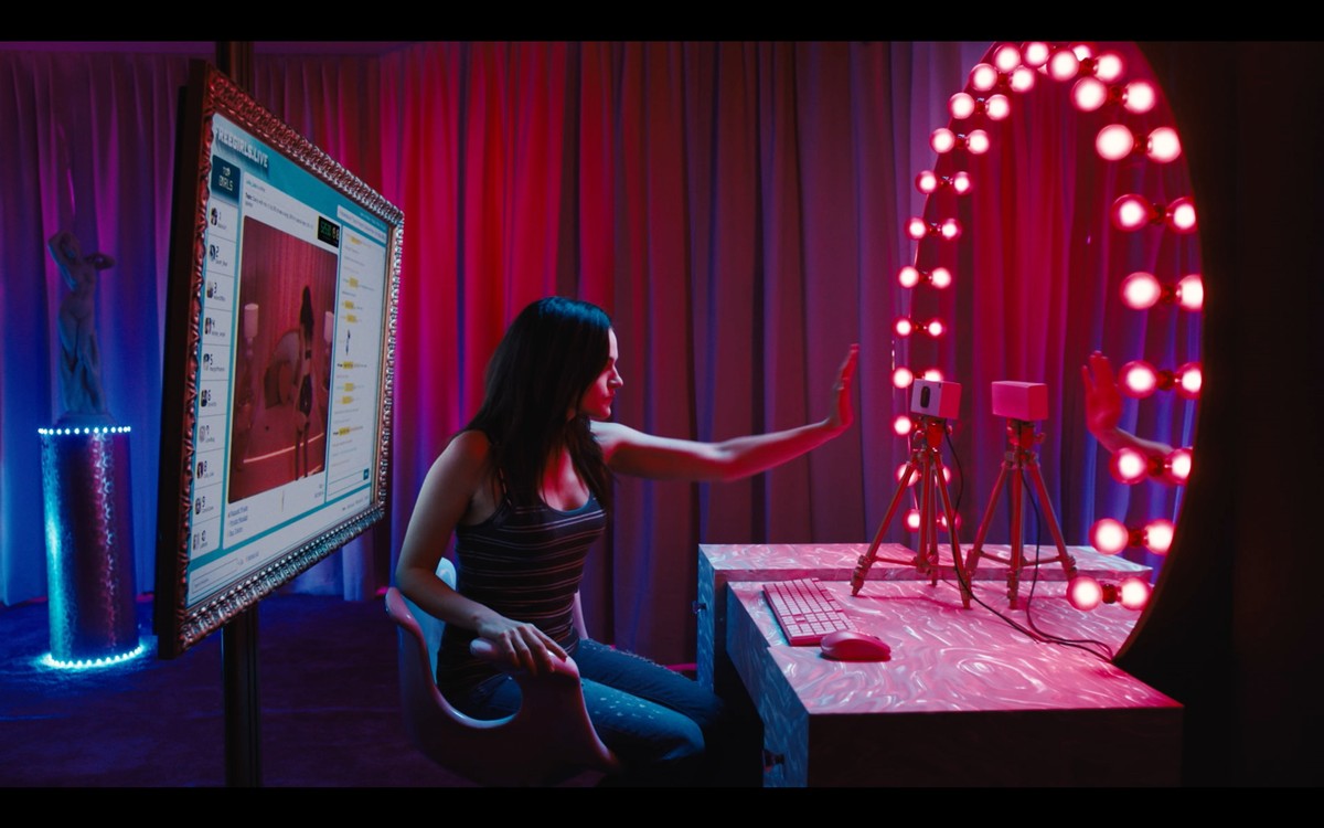 Netflix’s new horror will make you put tape over your computer camera iD