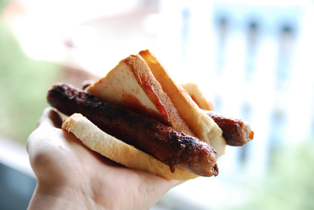 Inside the Complex and Secret World of Bunnings Sausage Sizzles VICE
