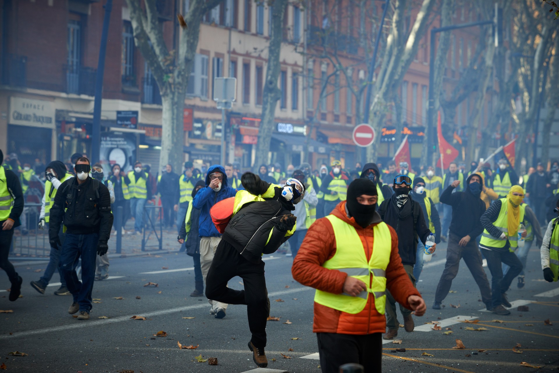 Macron Just Backed Down To The Yellow Vest Protesters Vice News 