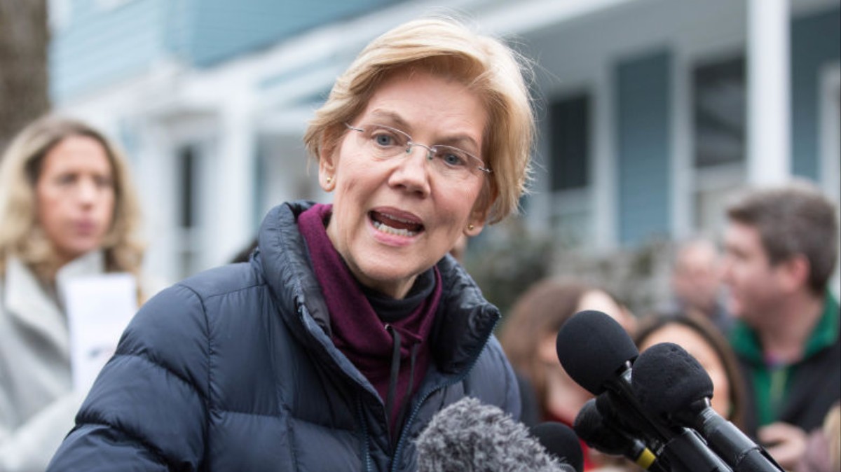 Elizabeth Warren Is Donating Her Shutdown Salary to Refugee Nonprofit