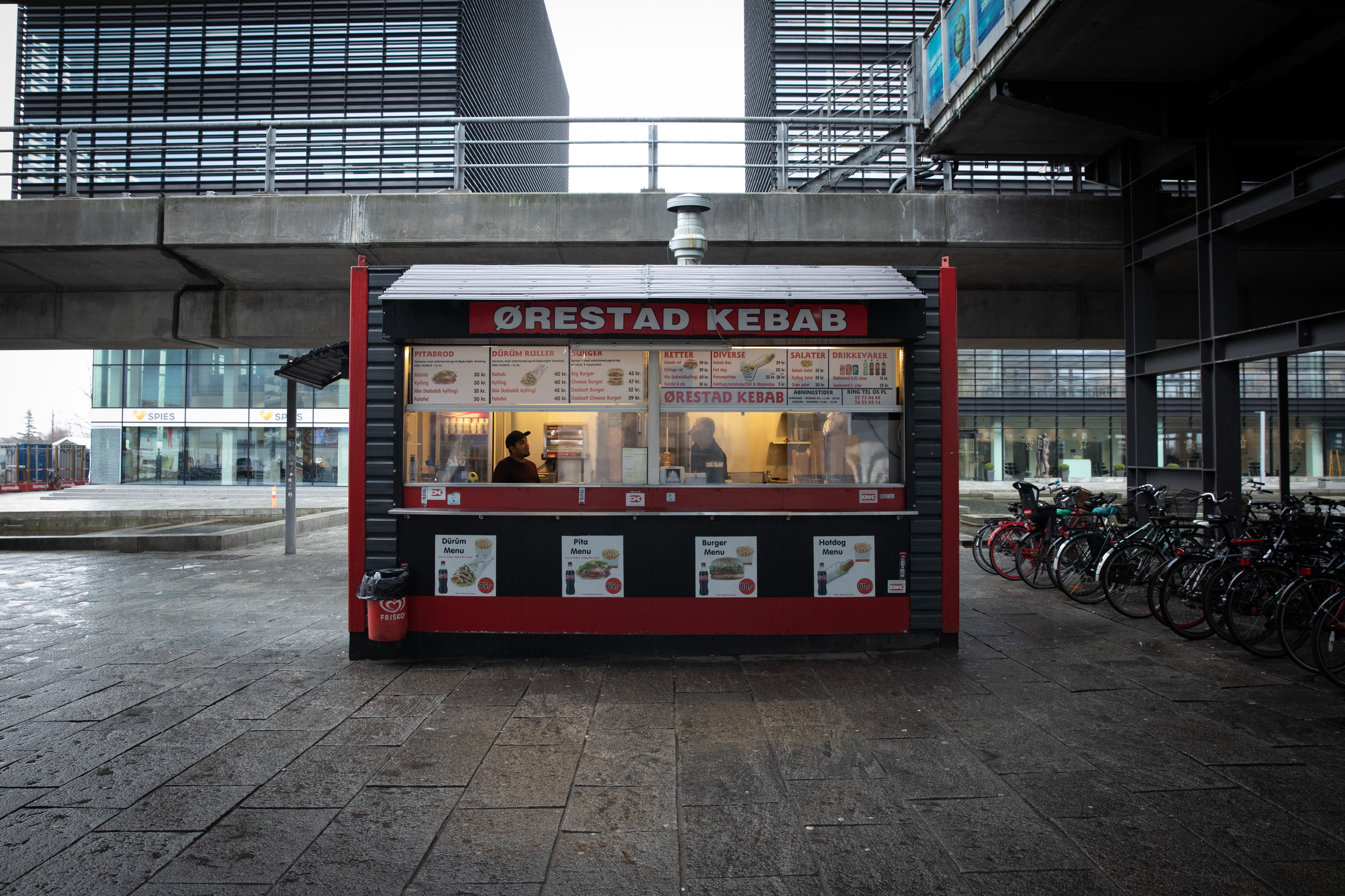 Fra til Amager: En hyldest til dansk stationskebab