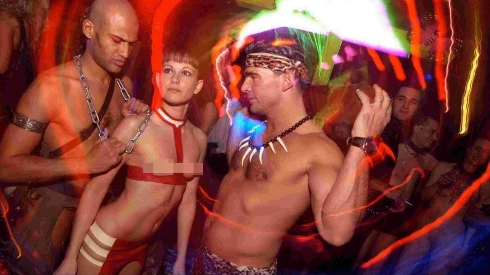 Een nachtje in Kit Kat Club, de beruchtste techno-seksclub van Berlijn afbeelding afbeelding