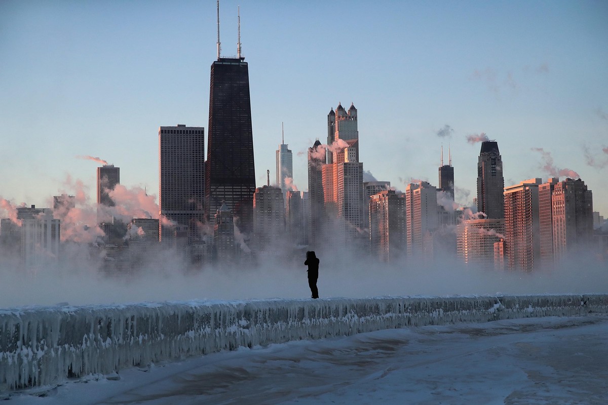 Here Are the Wildest Photos of the Polar Vortex Rocking Chicago VICE