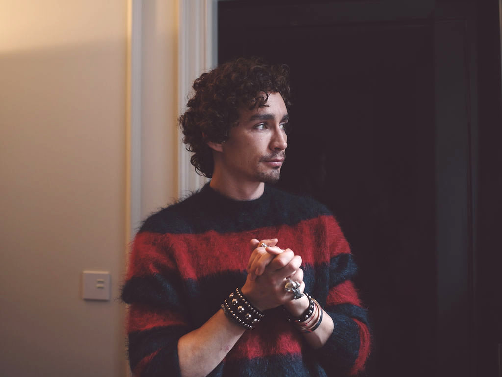 Series: Misfits /// The Umbrella Academy. Actor: Robert Sheehan