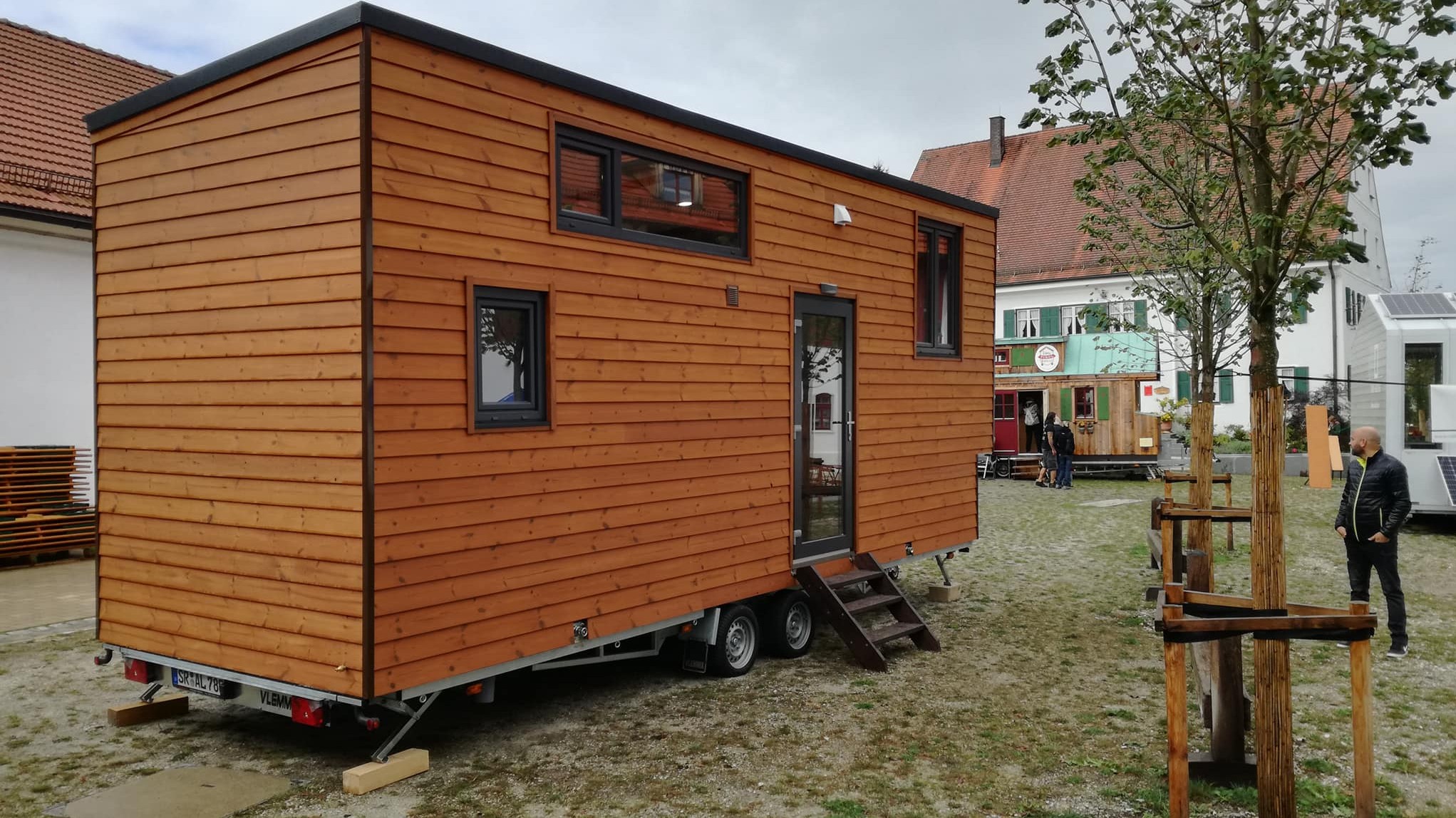 Am vorbit cu românii care construiesc case mobile, alternativele luxoase ale rulotelor