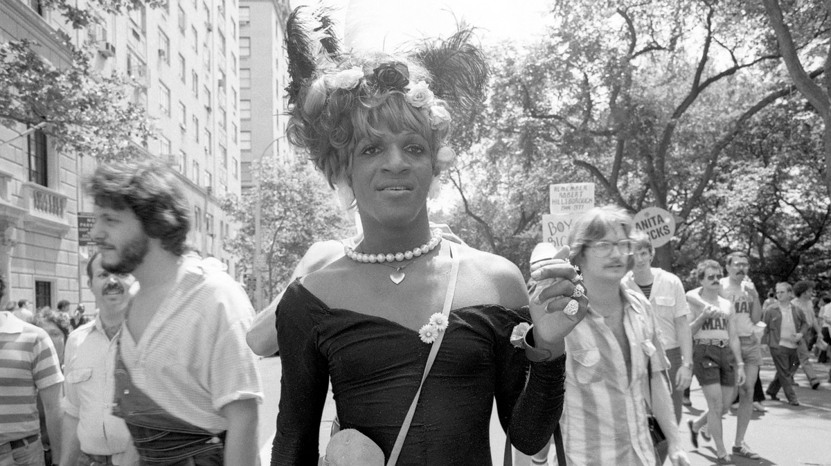 Beautiful, Never-Before-Seen Photos of New York City's 1977 Pride ...