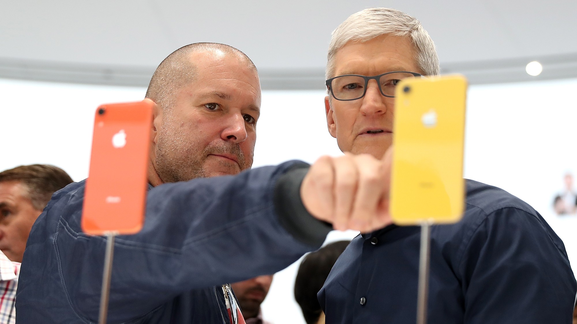 Hasil gambar untuk jony ive mundur