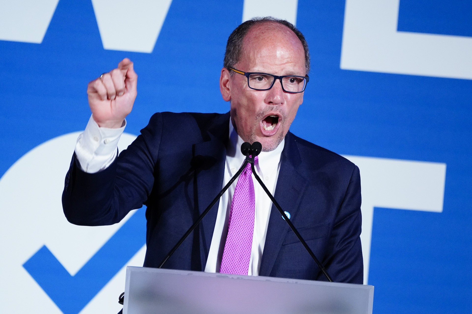 the-democratic-party-is-getting-crushed-in-fundraising-they-need-to-get-their-shit-together
