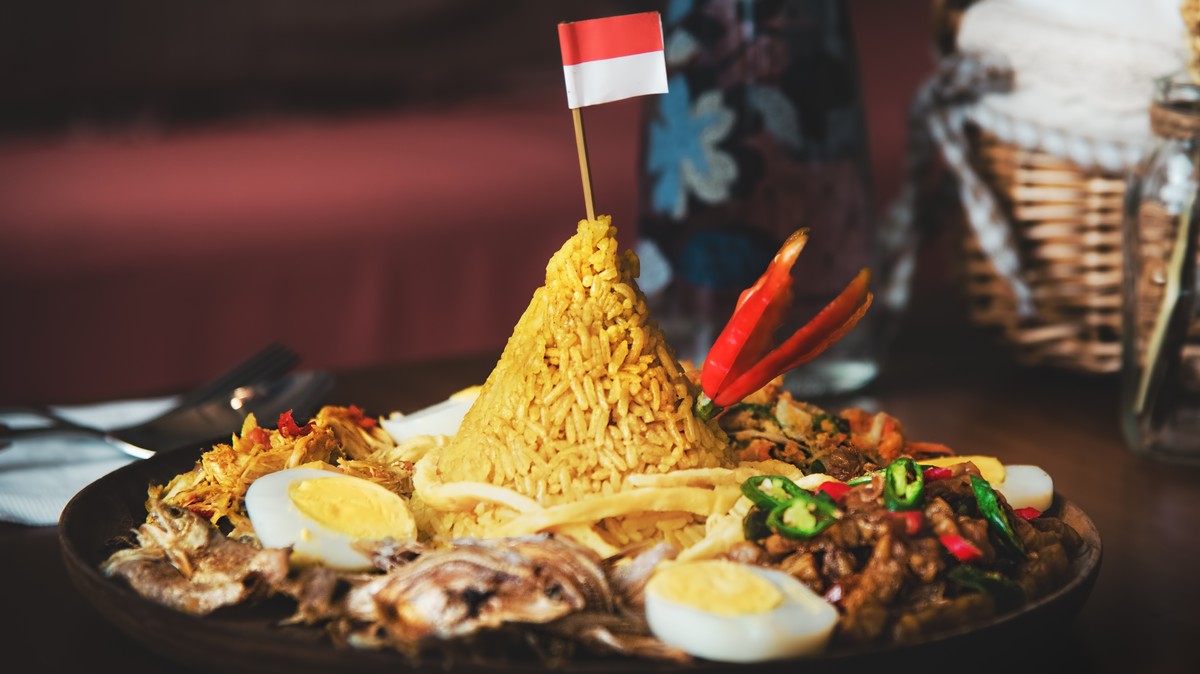 Memandang Indonesia Dari Sepiring Nasi