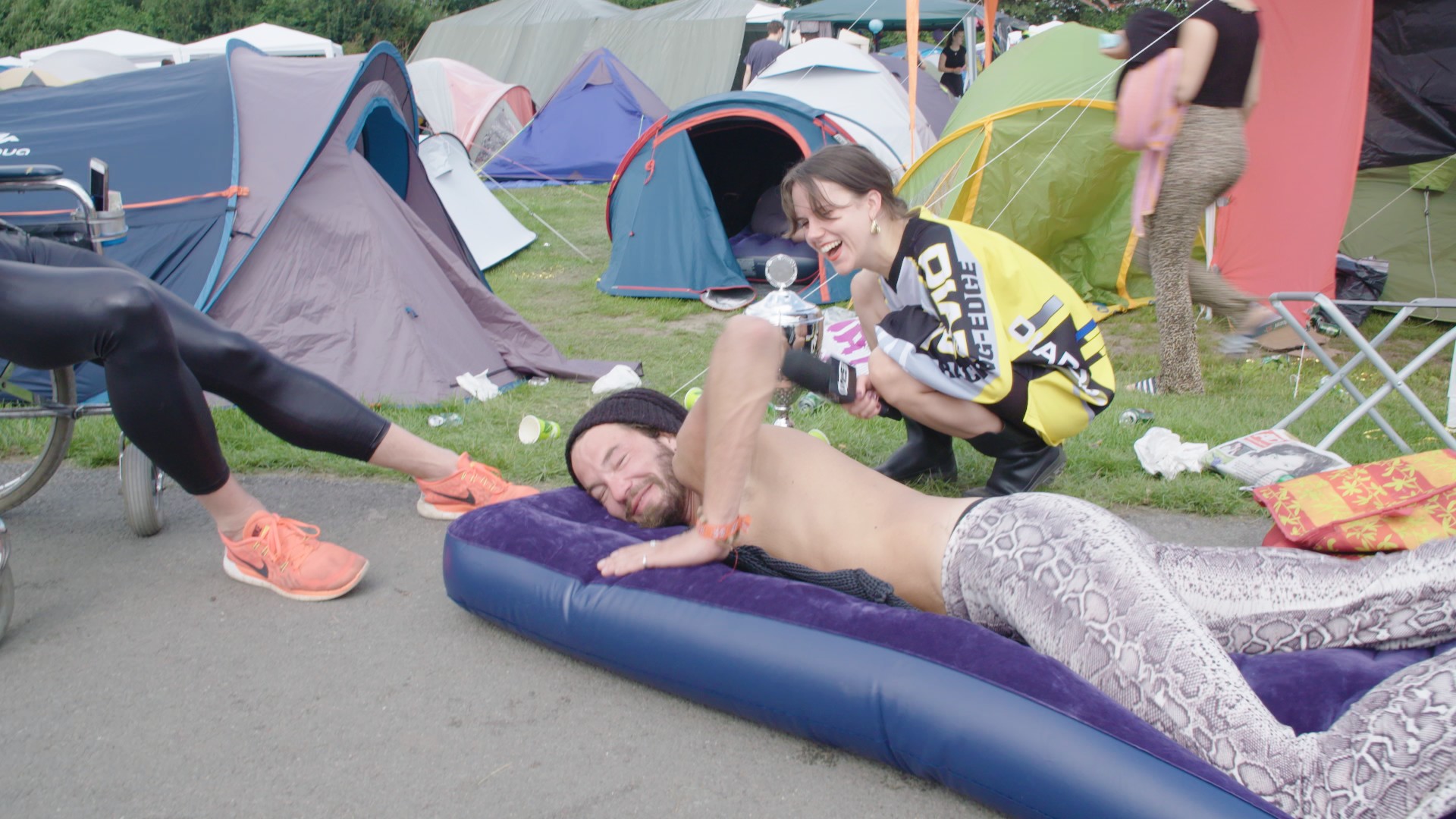 De Lowlands-naaktkalender is een ode aan de festival-roes