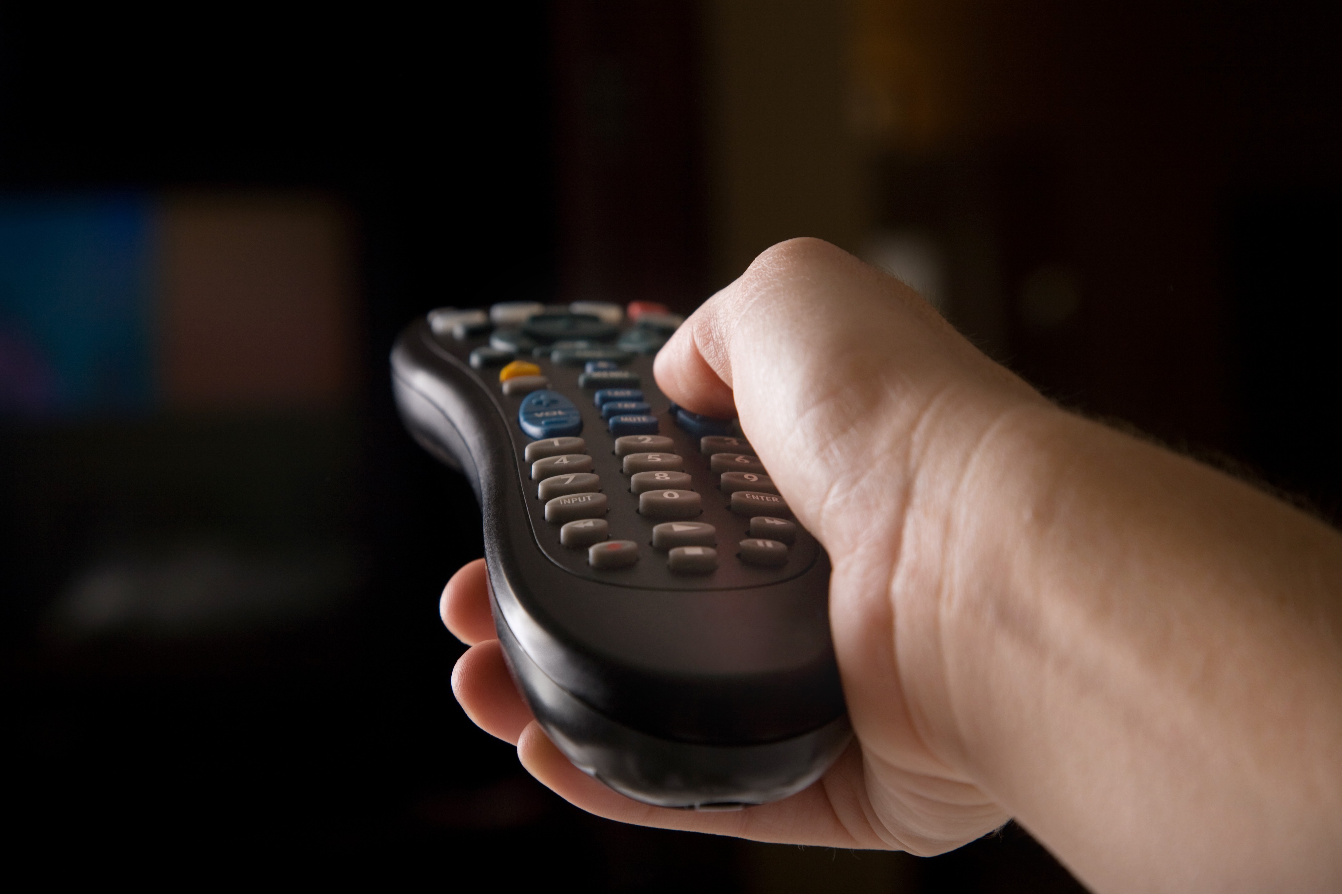 Price promises of backers of cable bill fall flat