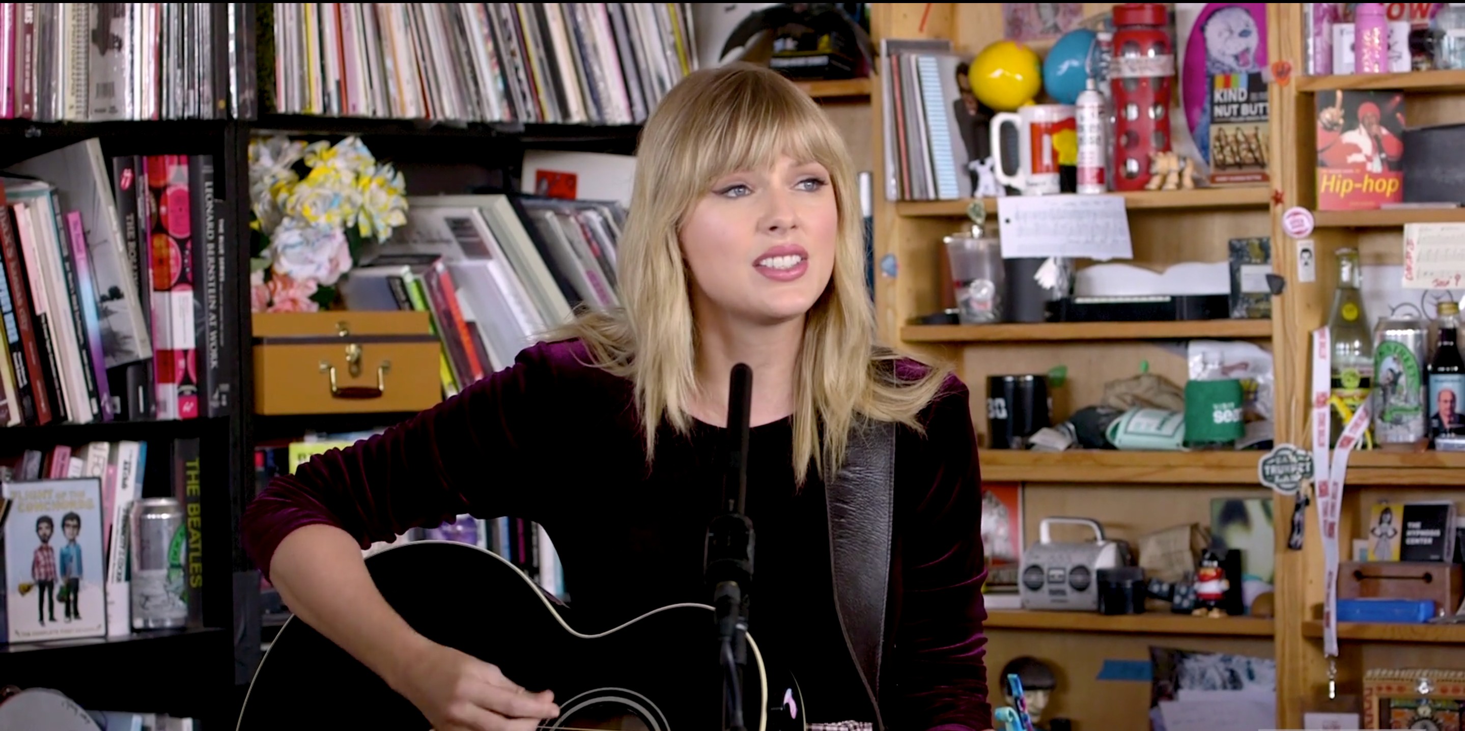 Watch Taylor Swift S Surprisingly Charming Tiny Desk Concert Vice