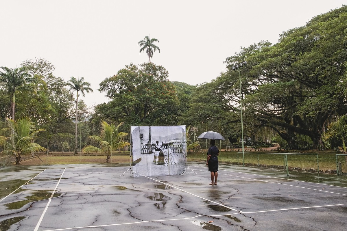 Artista de Niterói mergulha em registros da escravidão para resgatar a história familiar