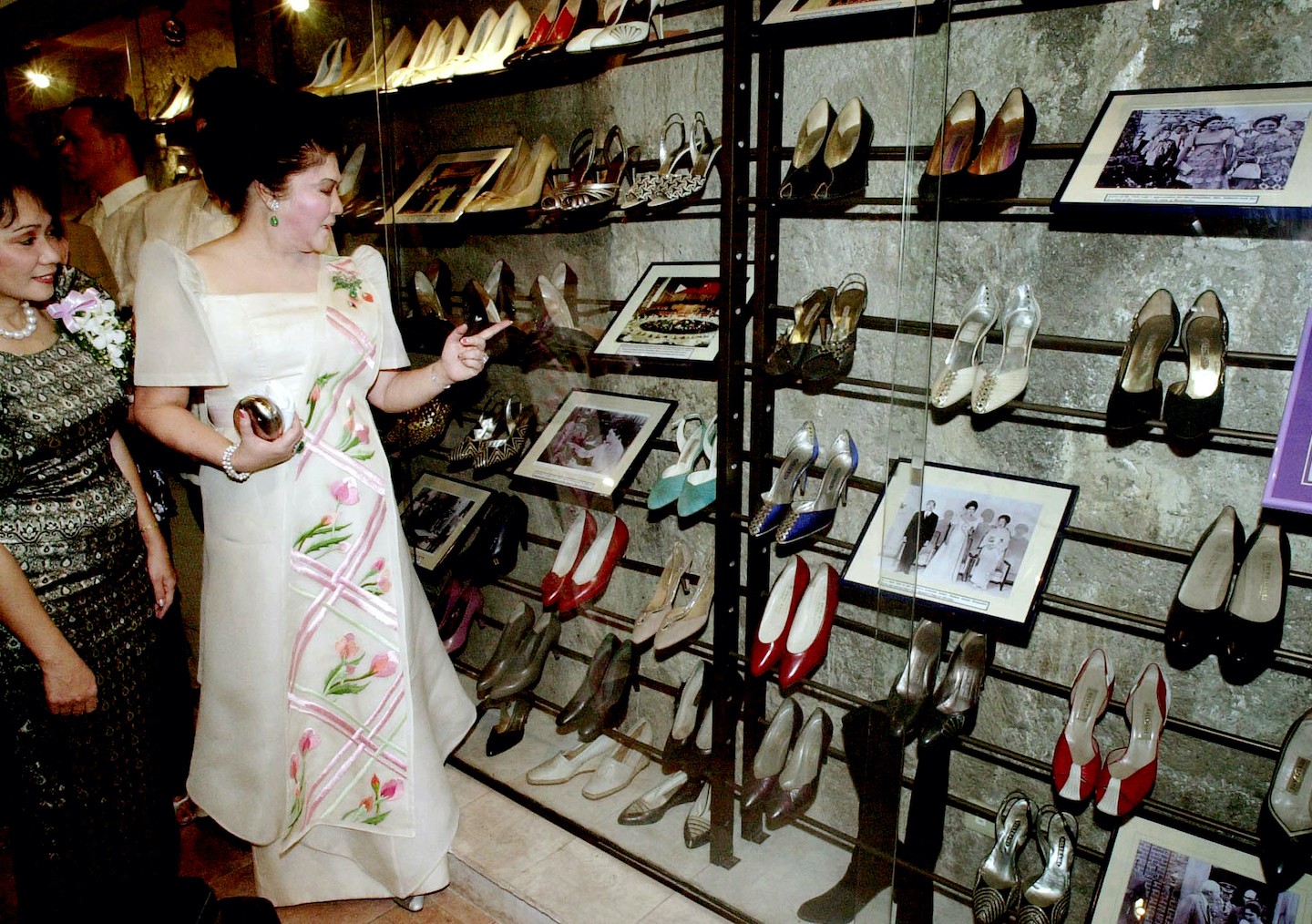 Økonomisk kardinal mavepine What Ever Happened to Imelda Marcos' 3,000 Pairs of Shoes?