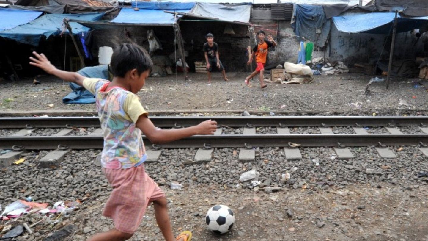 Ini Alasan Ilmiah Anak Keluarga Miskin Di Indonesia Cenderung Tetap ...