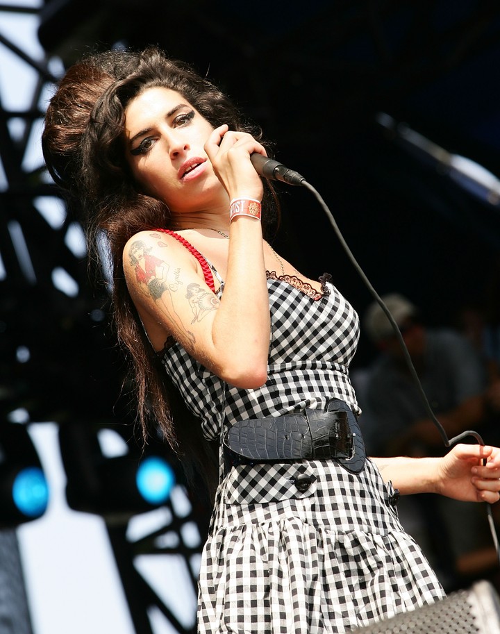 7 of Amy Winehouse's most iconic outfits - i-D