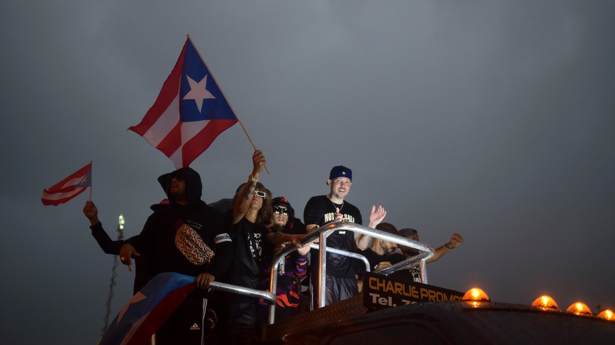 Puerto Rican Protesters Are So Mad at Their Governor They Pushed a Guillotine Through the Streets