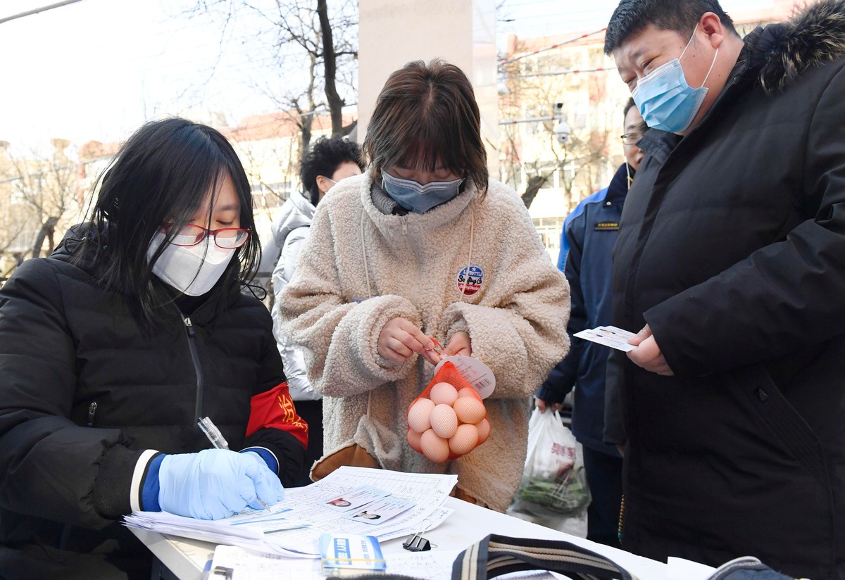 VICE Chinese Authorities Say Someone Caught Coronavirus After Being