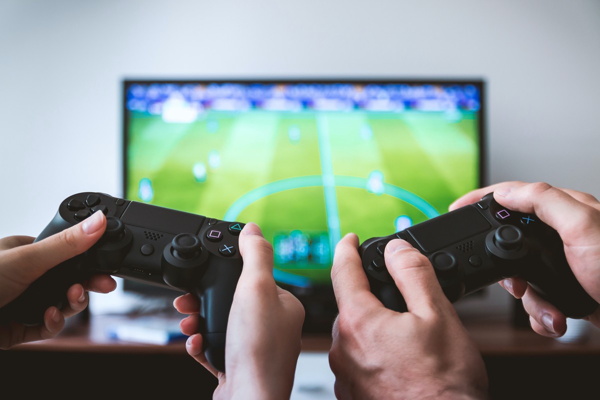 Study: 1.2 billion people are playing games worldwide; 700M of them are  online – GeekWire