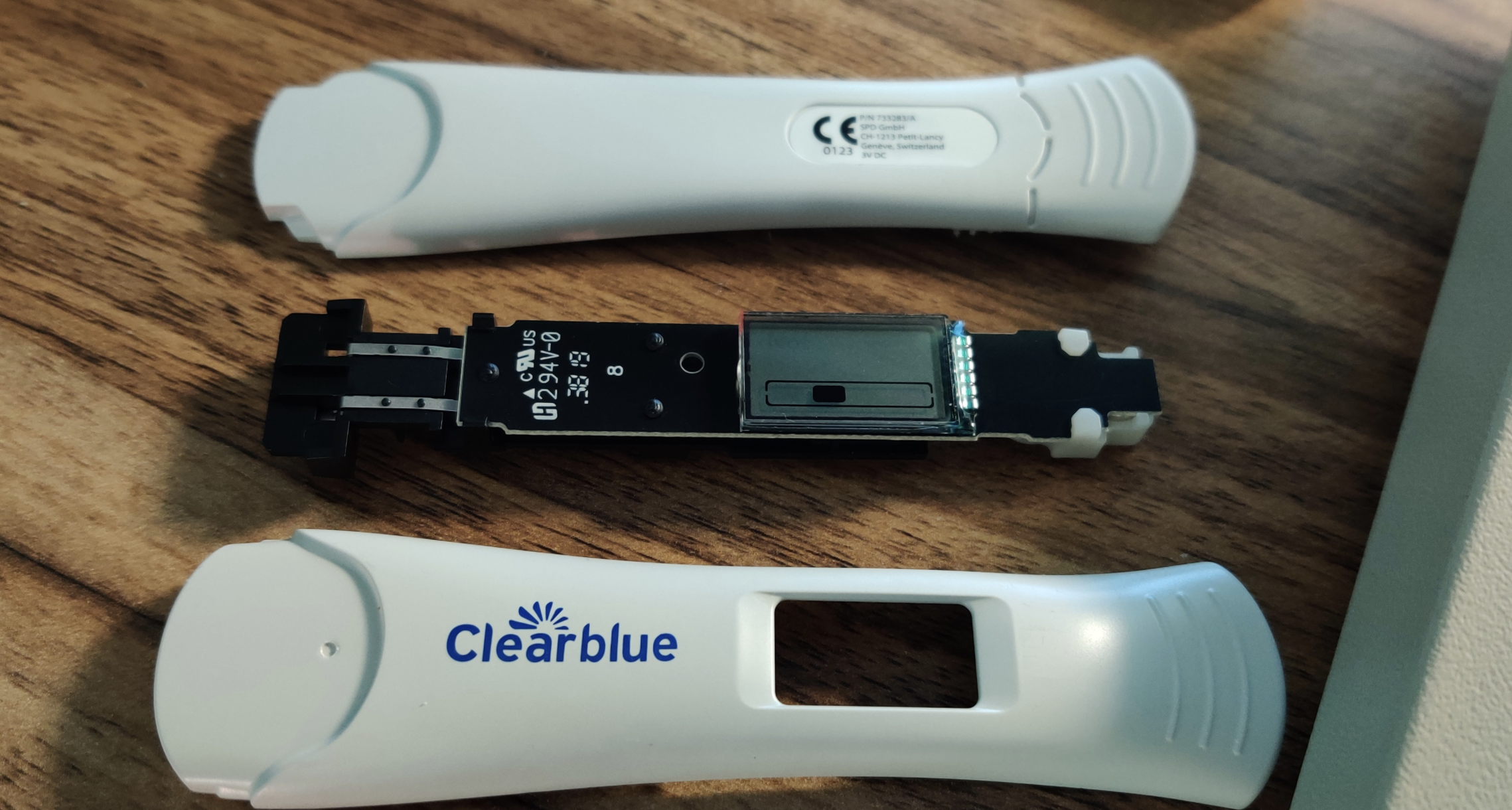 Тест на электронные сигареты. Разобранный тест Clearblue цифровой положительный. Электронный тест на беременность. Электронный тестер на беременность. Положительный тест на беременность электронный.