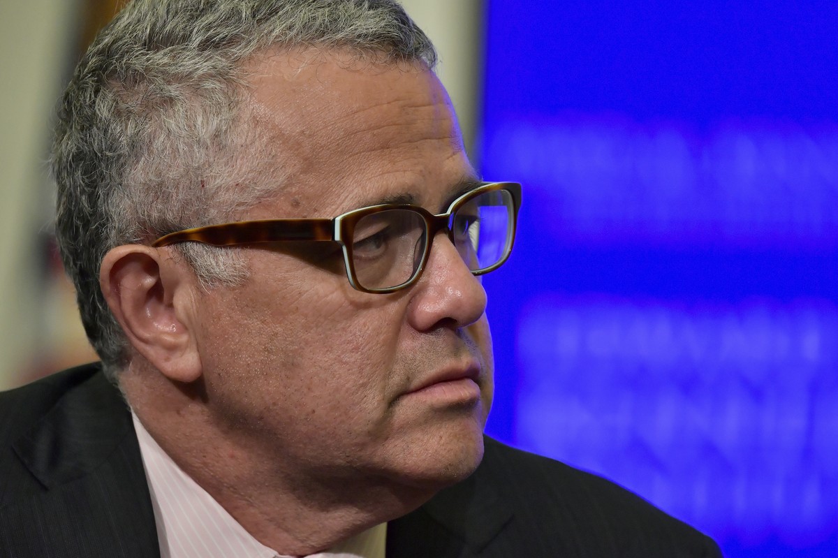 New Yorker Suspends Jeffrey Toobin for Masturbating on Zoom Call