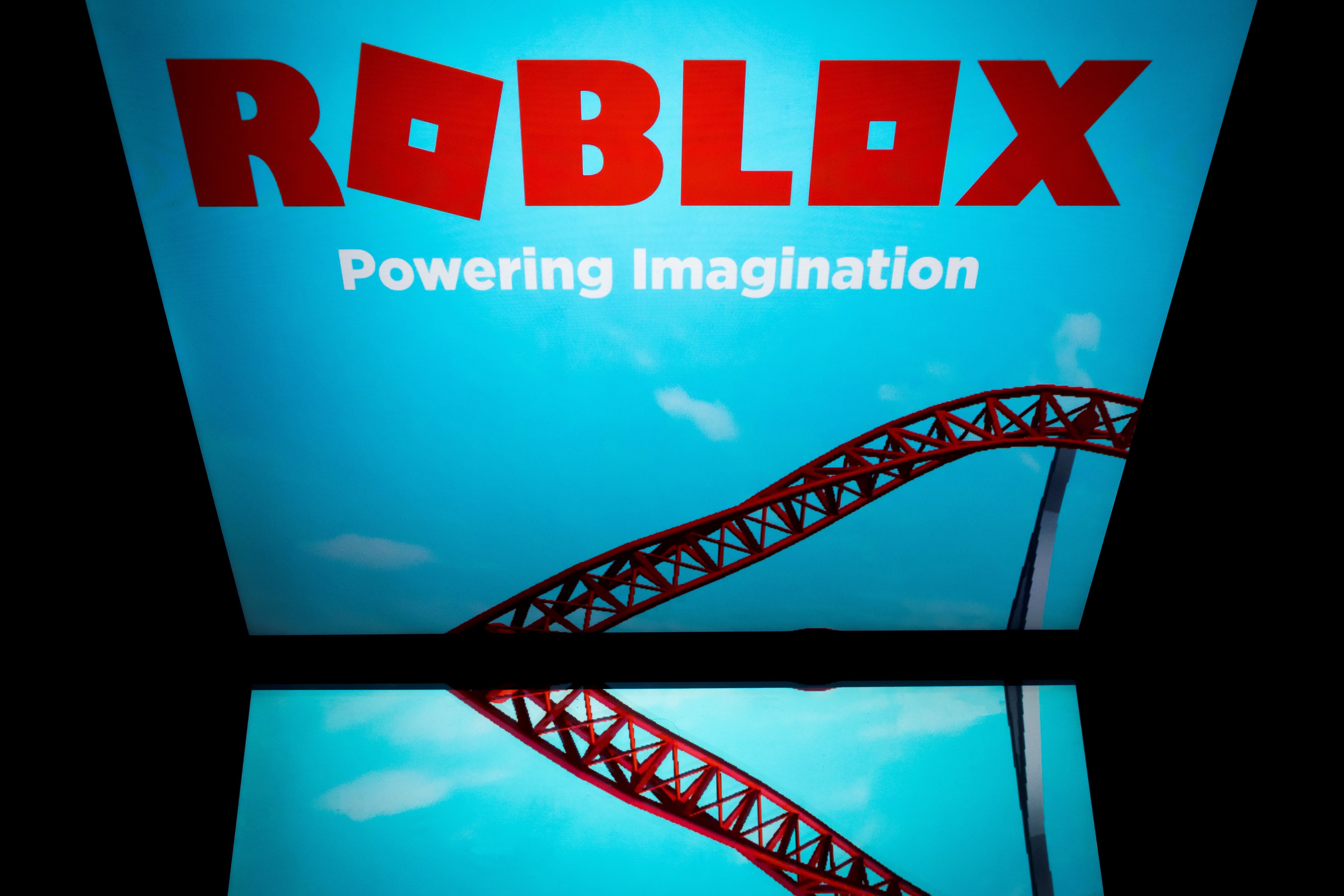 Roblox's problem with The seedy 'red light district' That exposes children  to sexual content. (This happend years ago prob) : r/roblox