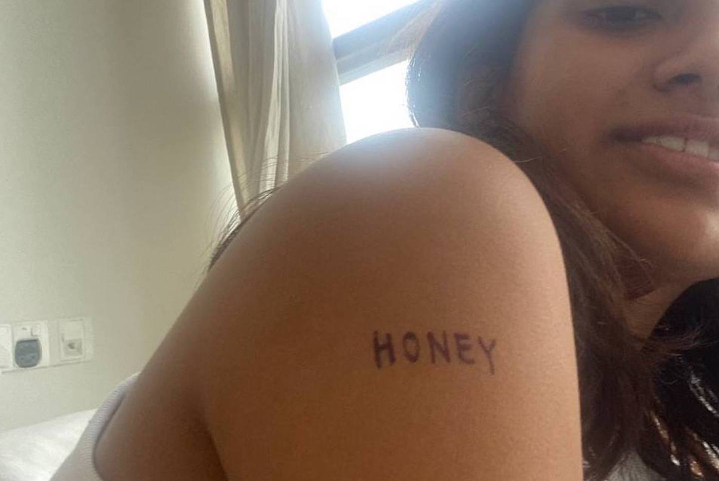 How to Make a DIY Temporary Tattoo Using a Pen and Toothpaste