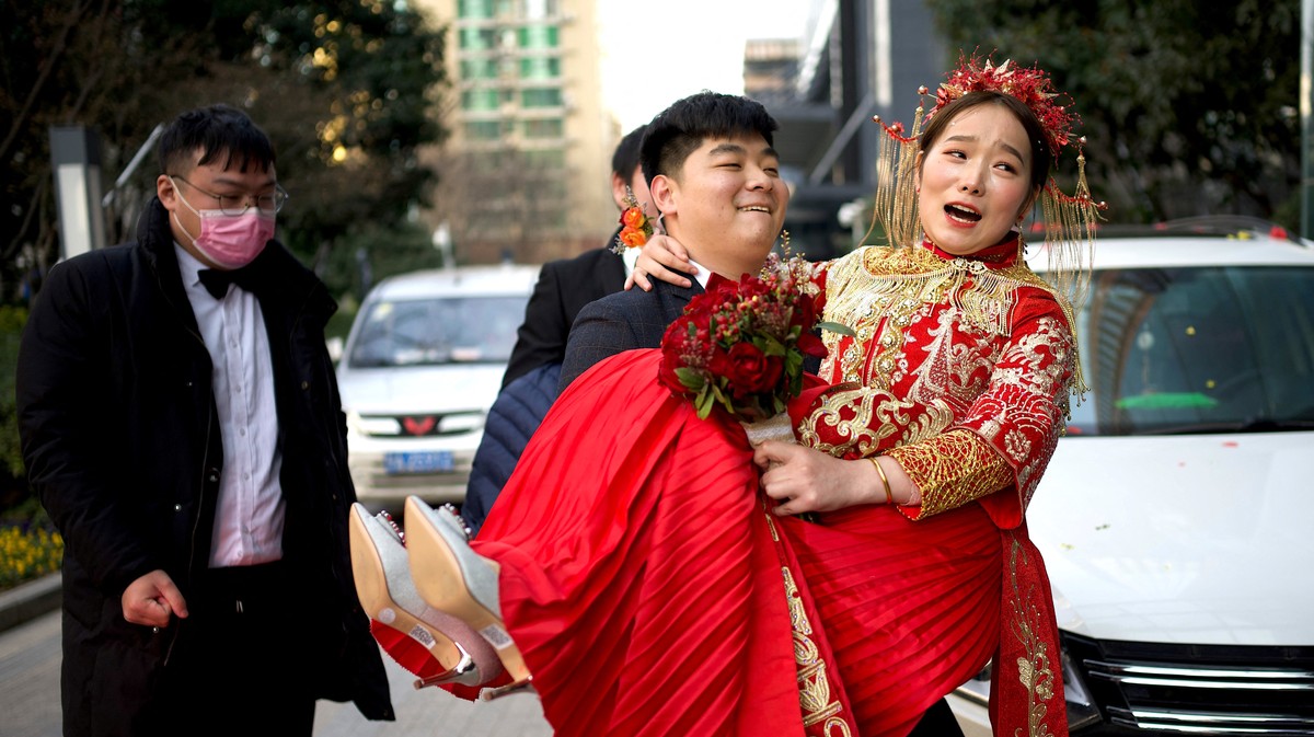 a-chinese-city-has-banned-stripping-newlyweds-as-a-wedding-game