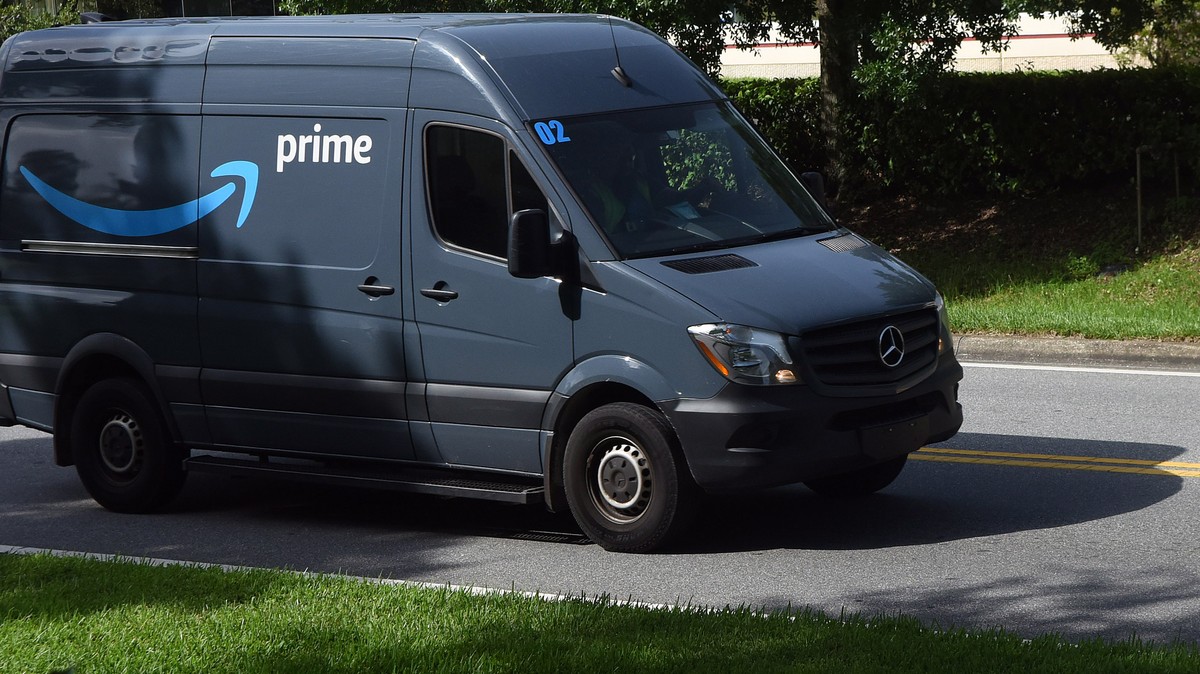 Amazon Drivers Are Instructed to Drive Recklessly to Meet Delivery ...