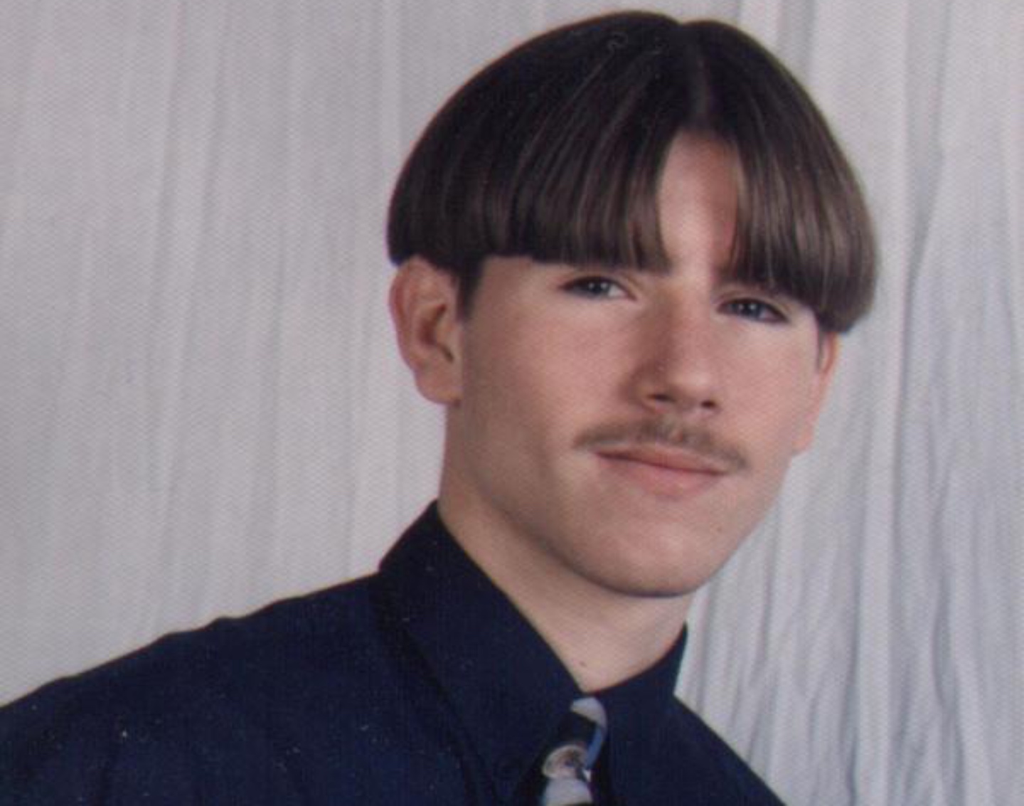 Το «Καπελάκι» Είναι το Μεσαιωνικό Κούρεμα που Στοίχειωσε τα Παιδικά μας